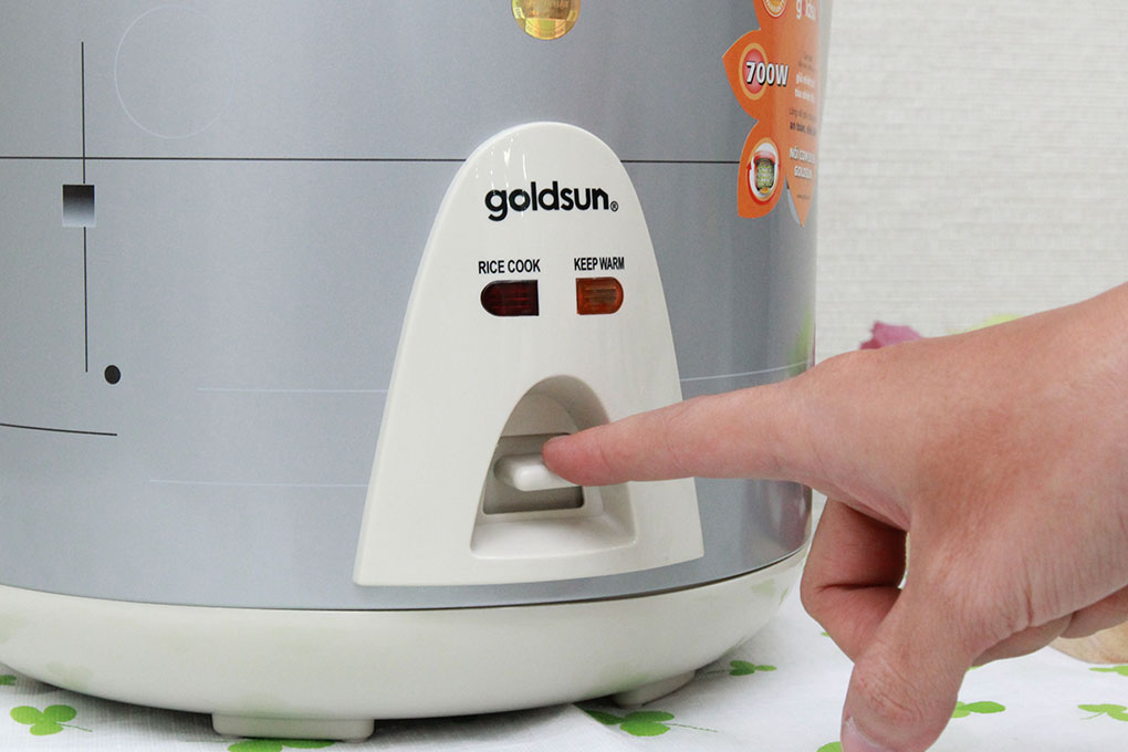 Nồi cơm điện Goldsun nắp gài 1,8 lít ARC-G18BS