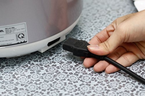 Nồi cơm điện Goldsun 1.8 lít ARC-G18SA2